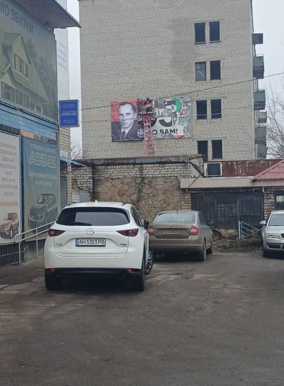 kyjevske-urady-rozmistuji-billboardy-v-casti-dlr-kterou-ovladaji